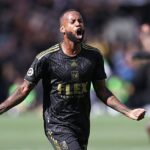 Kellyn Acosta abrió el marcador para LAFC con un tiro libre fuertemente desviado en la primera mitad