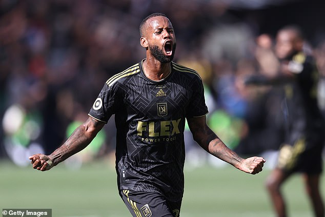 Kellyn Acosta abrió el marcador para LAFC con un tiro libre fuertemente desviado en la primera mitad