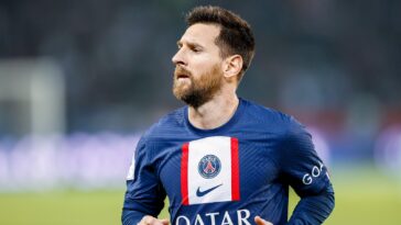 Lionel Messi de Paris Saint Germain corre en el campo durante el partido de la Ligue 1 entre Paris Saint-Germain y Olympique Marseille en el Parc des Princes el 16 de octubre de 2022 en París, Francia.