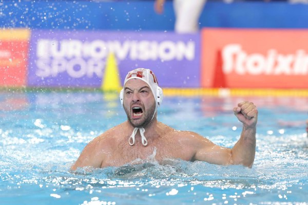 Olympiacos mejor que campeón de Europa en super derby;  empate en Kragujevac - Total Waterpolo