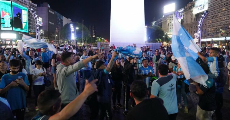 Racing de fiesta en el Obelisco