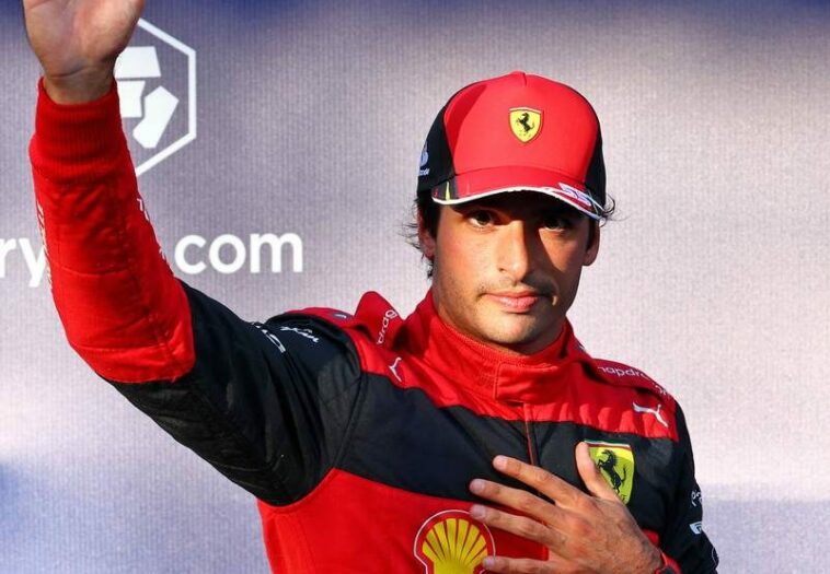 Carlos Sainz Jr (ESP) Ferrari celebra su segunda posición en el parque cerrado de Sprint.  12.11.2022.  Campeonato del Mundo de Fórmula 1, Rd 21, Gran Premio de Brasil, Sao Paulo, Brasil, Sprint