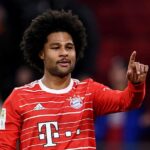 Serge Gnabry anotó un hat-trick cuando el Bayern de Múnich goleó al Werder Bremen el martes