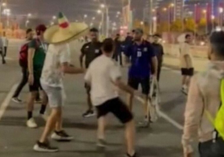 Video: hinchas argentinos y mexicanos se fueron a los golpes en las calles Qatar en pleno Mundial