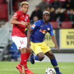 Pierre Kunde (Maguncia) y Amadou Haidara (RB Leipzig).