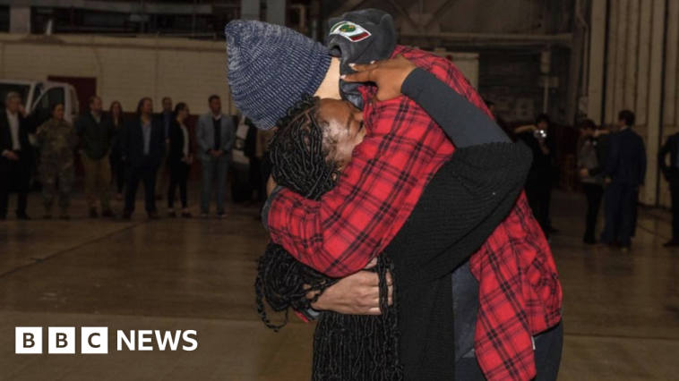 Brittney Griner promete jugar esta temporada después del intercambio de prisioneros