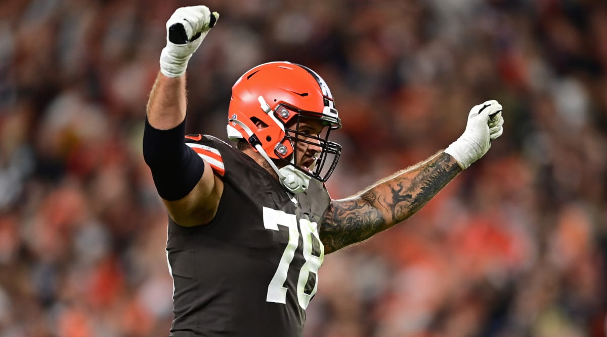 Browns, OT Jack Conklin, acuerdan una extensión de cuatro años y $60 millones, según informe