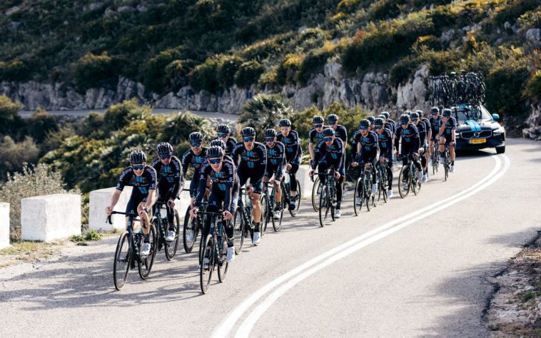 El equipo DSM seguirá centrándose en los ciclistas jóvenes a pesar de la fuga de talento