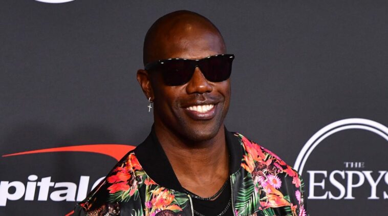 El miembro del Salón de la Fama Terrell Owens lanza su regreso a los 49ers