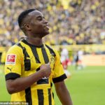 Youssoufa Moukoko ha negado los rumores de que estaba retrasando las negociaciones de contrato en Dortmund