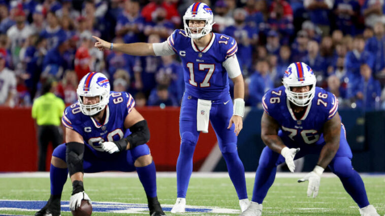 ORCHARD PARK, NUEVA YORK - 19 DE SEPTIEMBRE: Josh Allen # 17 de los Buffalo Bills pide una jugada contra los Tennessee Titans durante el tercer cuarto del juego en Highmark Stadium el 19 de septiembre de 2022 en Orchard Park, Nueva York.  (Foto de Timothy T. Ludwig/Getty Images)