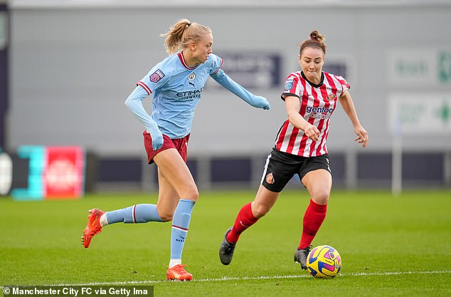 Esme Morgan se prepara para disputar por primera vez un derbi de Manchester en el Etihad Stadium