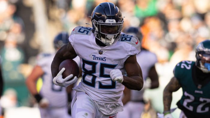 El ala cerrada de los Tennessee Titans, Chigoziem Okonkwo