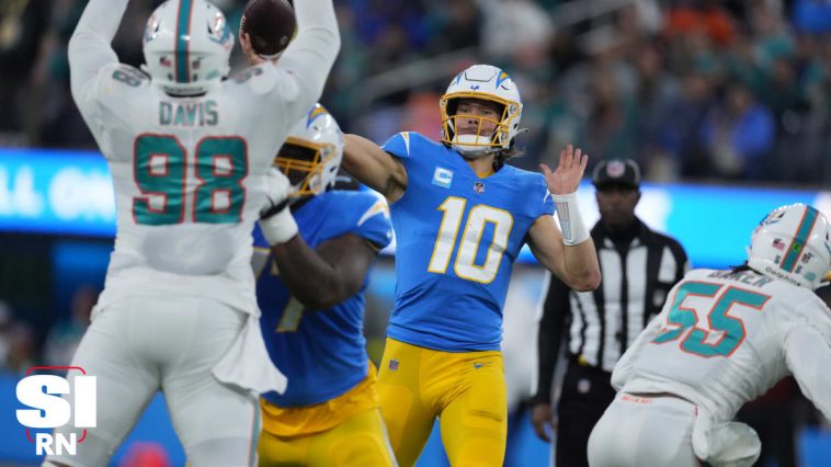 Justin Herbert, Chargers derrotan a Dolphins 23-17