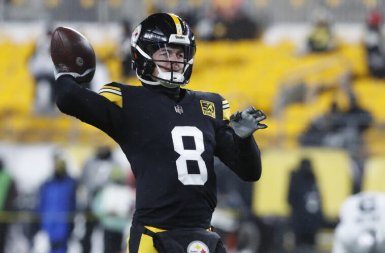 El mariscal de campo de los Acereros de Pittsburgh, Kenny Pickett.  (Charles LeClaire-USA TODAY Deportes)