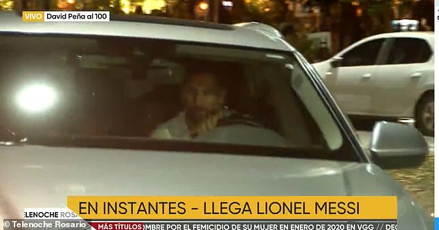 Lionel Messi fue abrumado por los fanáticos de Argentina cuando llegó para la fiesta de cumpleaños de su sobrina.