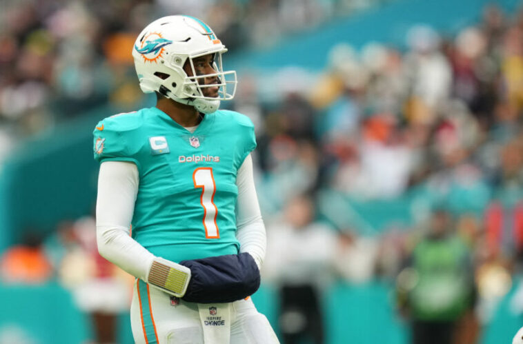 El mariscal de campo de los Miami Dolphins, Tua Tagovailoa.  (Jasen Vinlove-USA TODAY Deportes)