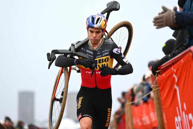 'Mathieu fue demasiado rápido' - Wout Van Aert se enfoca en el segundo lugar en la Copa del Mundo de Amberes