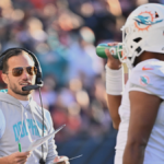 Mike McDaniel de los Dolphins trolea a Tua Tagovailoa sobre los aspectos más destacados de la escuela secundaria