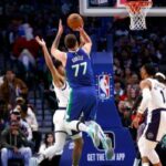 Luca Doncic disparando contra Los Ángeles Lakers