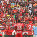 HARRISON, NJ - 17 DE JULIO: Fans de New York Red Bulls durante el partido de la Major League Soccer entre New York Red Bulls y New York City FC en Red Bull Arena el 17 de julio de 2022 en Harrison, Nueva Jersey.  (Foto de James Williamson - AMA/Getty Images)