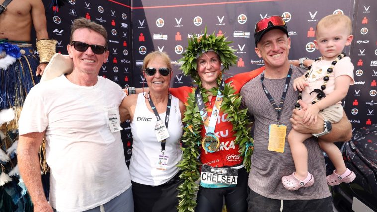 Chelsea Sodaro y familia Kona 2022 foto de Ezra Shaw Getty Images para IRONMAN