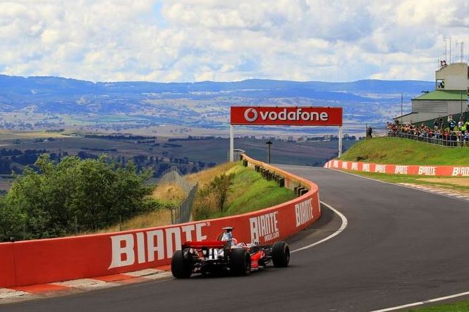 Red Bull RB7 listo para una carrera de demostración en las 12 Horas de Bathurst