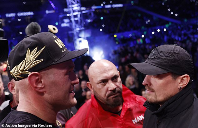 Tyson Fury y Oleksandr Usyk se encontraron cara a cara después de que Fury derrotara a Derek Chisora ​​en Londres