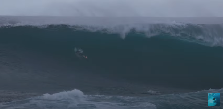 VIDEO DE NATHAN FLORENCE: SURFER ES RESCATADO DESPUÉS DE PERDER CORTOS...