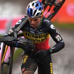 Wout van Aert emerge del barro para ganar la Copa del Mundo de Dublín