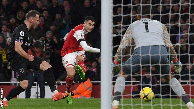 Gabriel Martinelli marca el segundo gol del Arsenal ante el West Ham