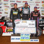 Kyle Larson en el carril de la victoria en Golden Isles Speedway