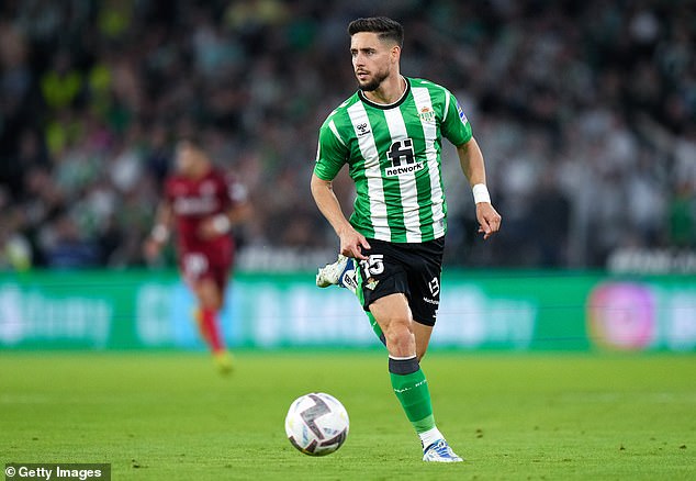 Se espera que Alex Moreno del Real Betis pase reconocimiento médico en Aston Villa en las próximas horas