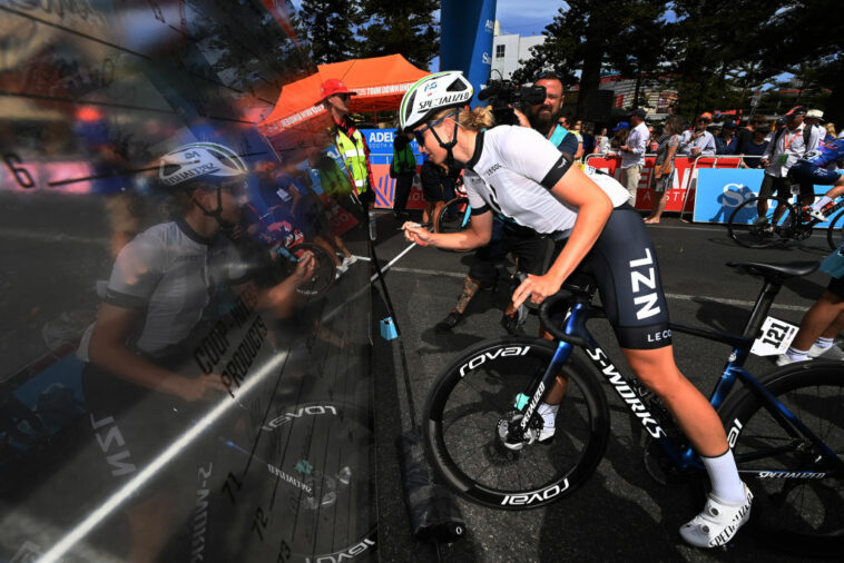 Ally Wollaston: de caerse por la espalda a volar al frente en el Women's Tour Down Under