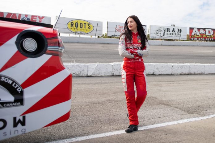 Amber Balcaen Corre Carreras ARCA Superspeedway para Venturini