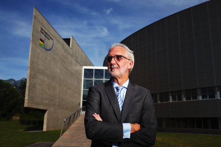 Brian Cookson dice que British Cycling ha sido 'dañado' por extraños sin 'conocimiento real' del ciclismo