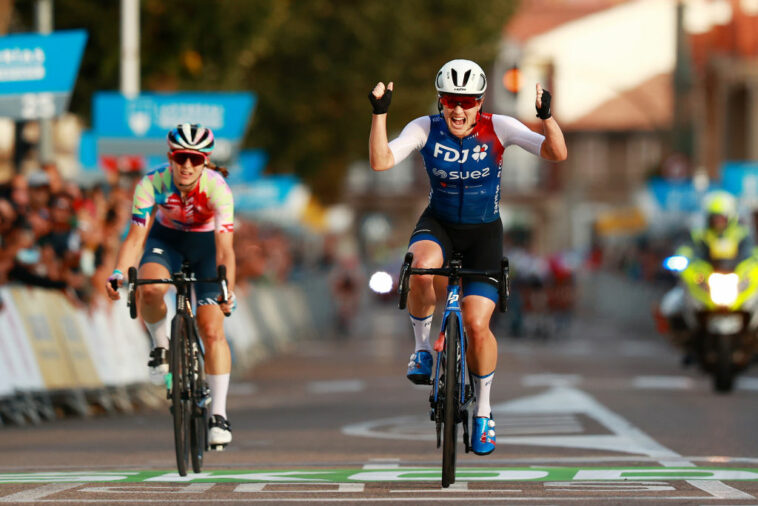 Brown y Spratt encabezan el Tour Down Under femenino 2023