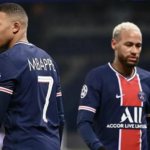 La rivalidad Mbappé vs Neymar PSG no tiene límites: Checa la reacción del francés tras el tiro libre de su compañero