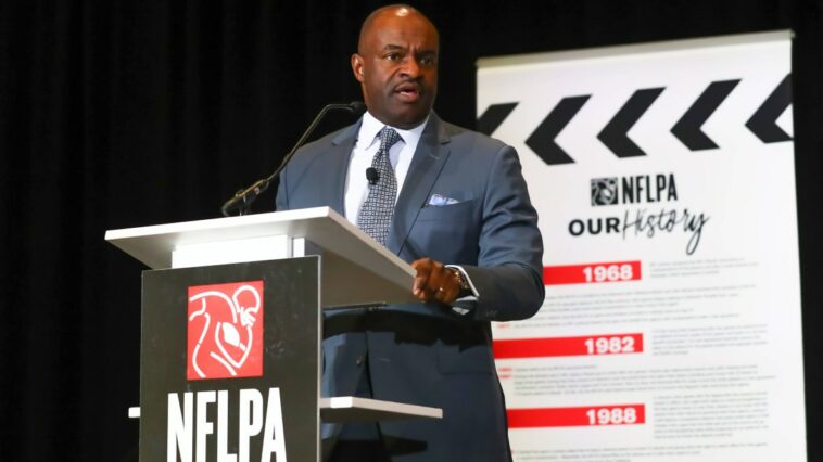DeMaurice Smith de la NFLPA critica a la NFL por su larga historia de intimidación en asuntos laborales