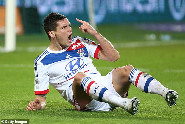 Dejan Lovren había regresado a Lyon para una segunda etapa con un contrato de dos años y medio.