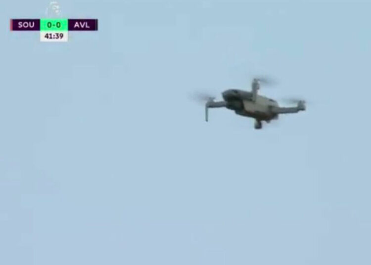 Drone detiene Southampton vs Aston Villa durante 10 minutos