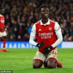 Eddie Nketiah tuvo una noche frustrante en el ataque del Arsenal, ya que el Newcastle los detuvo