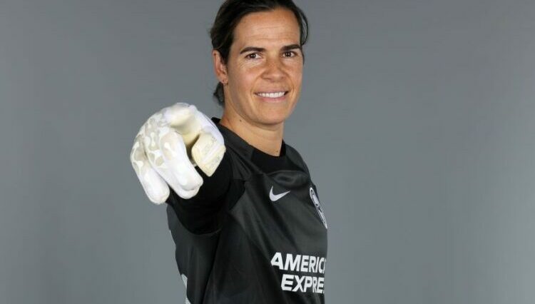 Brighton & Hove Albion have signed Australian international goalkeeper Lydia Williams