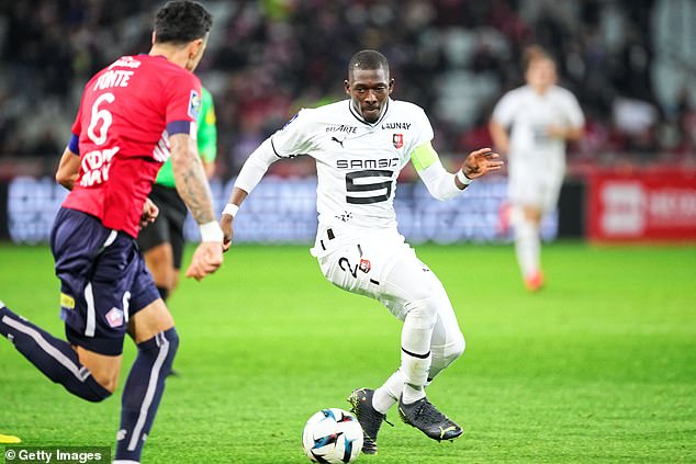 El Fulham se ha acercado al Rennes por su defensa maliense Hamari Traore, de 30 años.