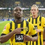 El niño prodigio del Borussia Dortmund, Youssoufa Moukoko, 'listo para firmar un nuevo contrato de cuatro años'