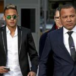 El padre de Neymar insinúa una posible salida del PSG