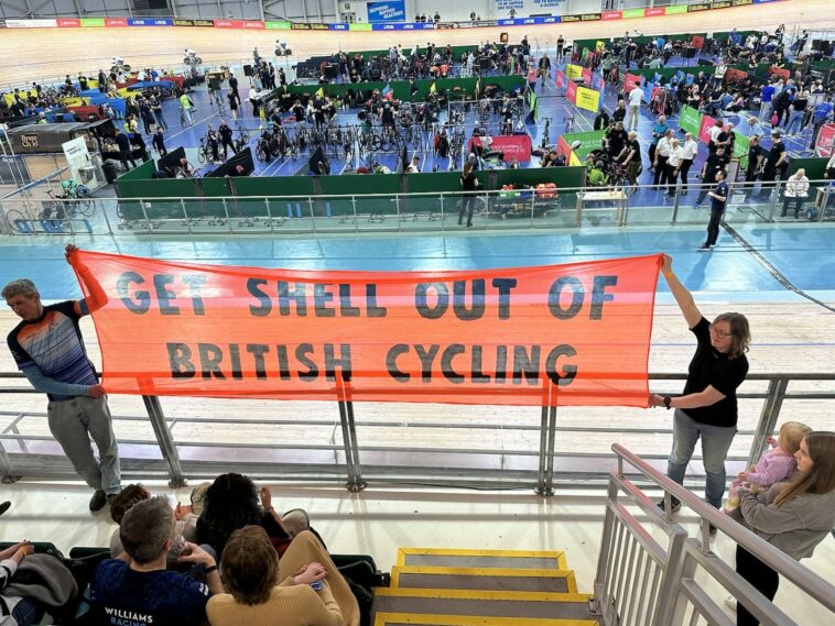 Extinction Rebellion organiza una protesta contra Shell en los campeonatos británicos de atletismo