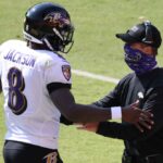 Harbaugh de los Ravens explica por qué Lamar Jackson es 'nuestro mariscal de campo'