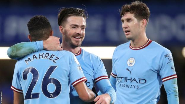 Jack Grealish y Riyad Mahrez celebran el triunfo del Manchester City en el Chelsea