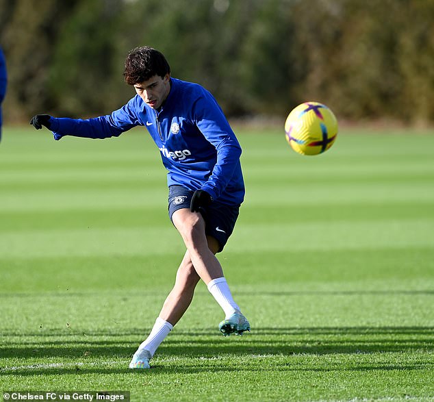 Joao Félix fue fotografiado en el entrenamiento del Chelsea después de fichar por el club a préstamo a corto plazo.